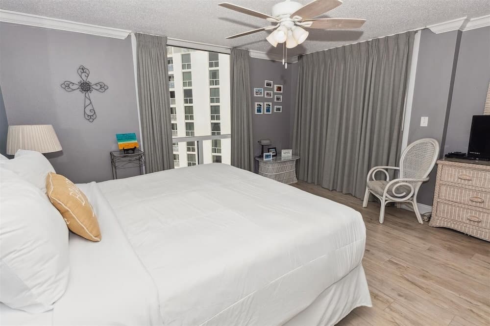 Shoreline Towers 1084 2 Bedroom Condo by RedAwning