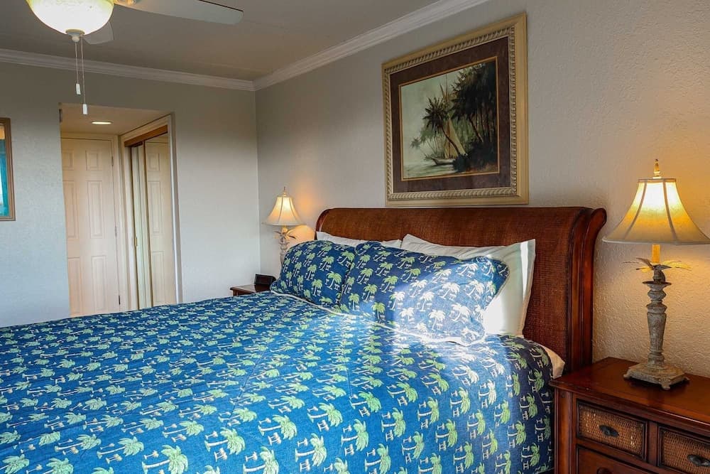 Continental 101 Minium 2 Bedroom Condo by RedAwning