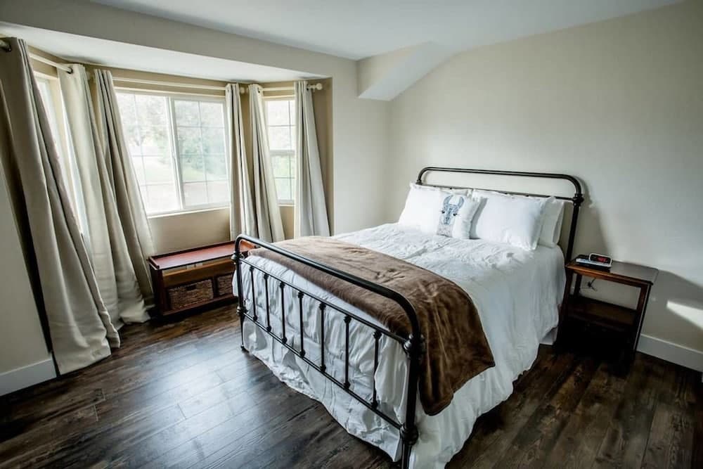 Rellik House. Winery and Alpaca Farm