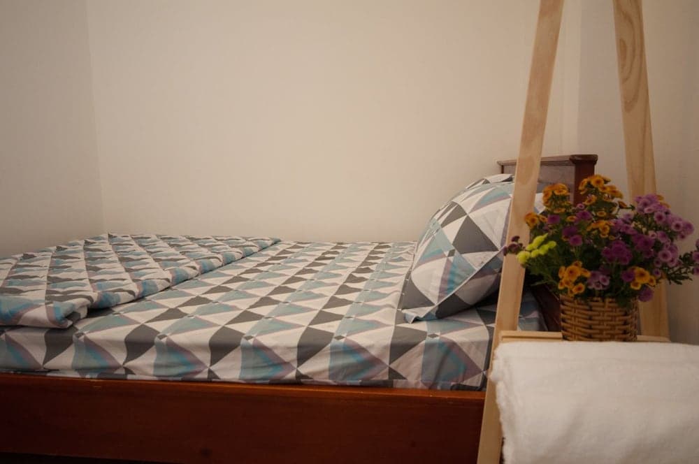 The Prince of Whales Hostel & Bar