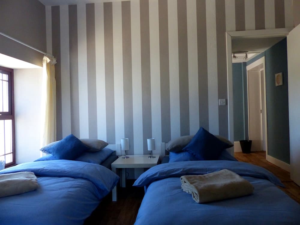 Garadice View Farm House - 6 Bed accommodation