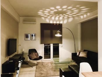 Renovated minimal aptm next to metro