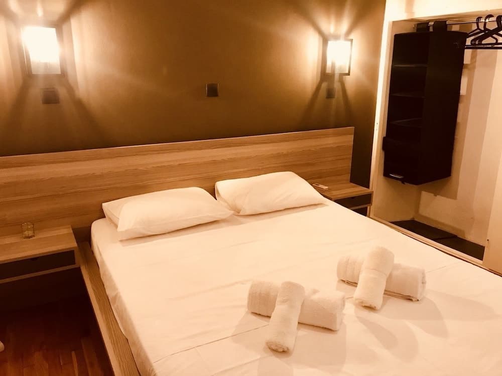 Renovated minimal aptm next to metro