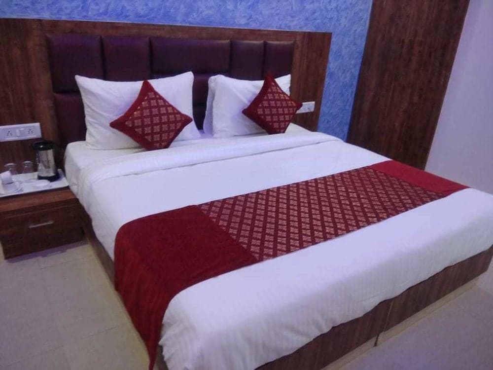 Airport Hotel Royal Inn