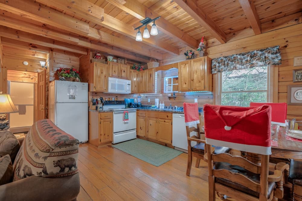 26 Bearfoot Landing 2 Bedroom Cabin by RedAwning