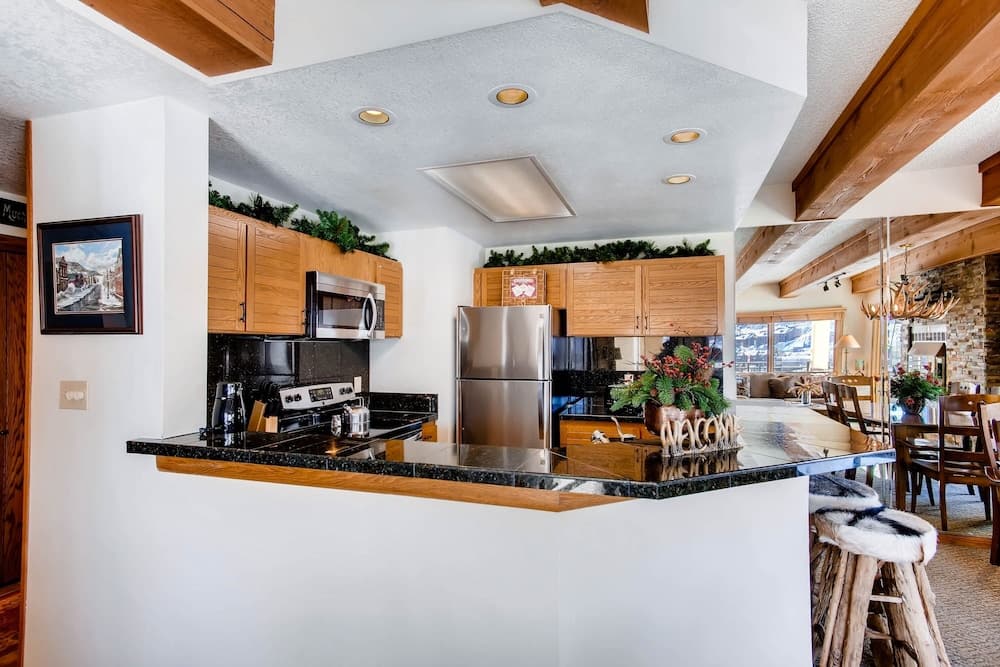 2Br Gorgeous Plaza Condo With A Fireplace - No Cleaning Fee! by RedAwning