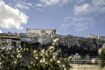 Urban Nest - Suites & Apartments