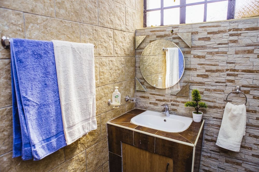 Sheerdrop Country Home