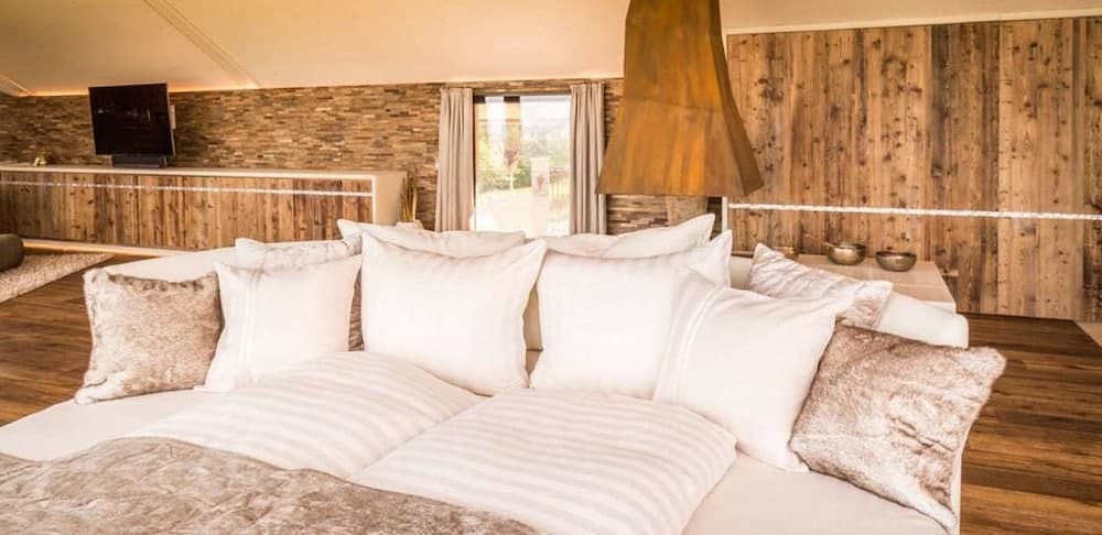 Golden Hill Country Chalets & Suites