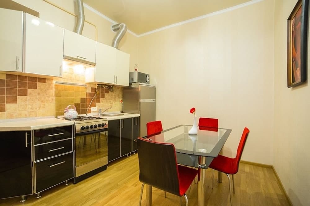 Apartment Virmenska 3