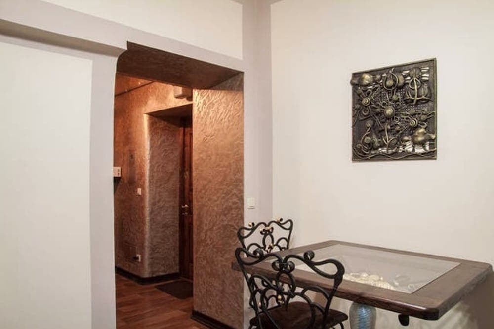 Apartment Virmenska 14