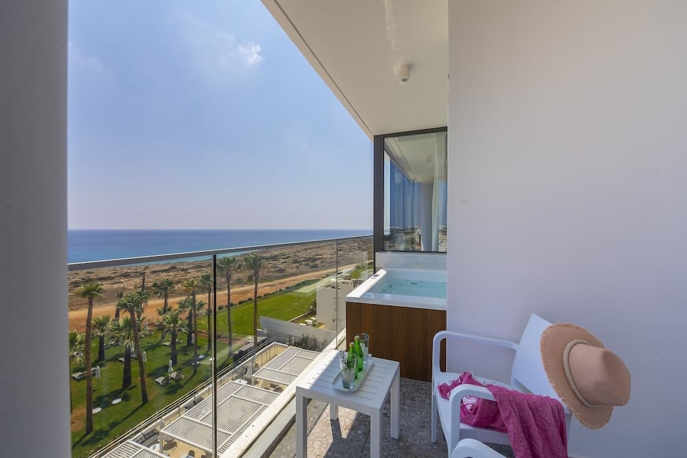 Leonardo Crystal Cove & Spa by the sea - Adults Only