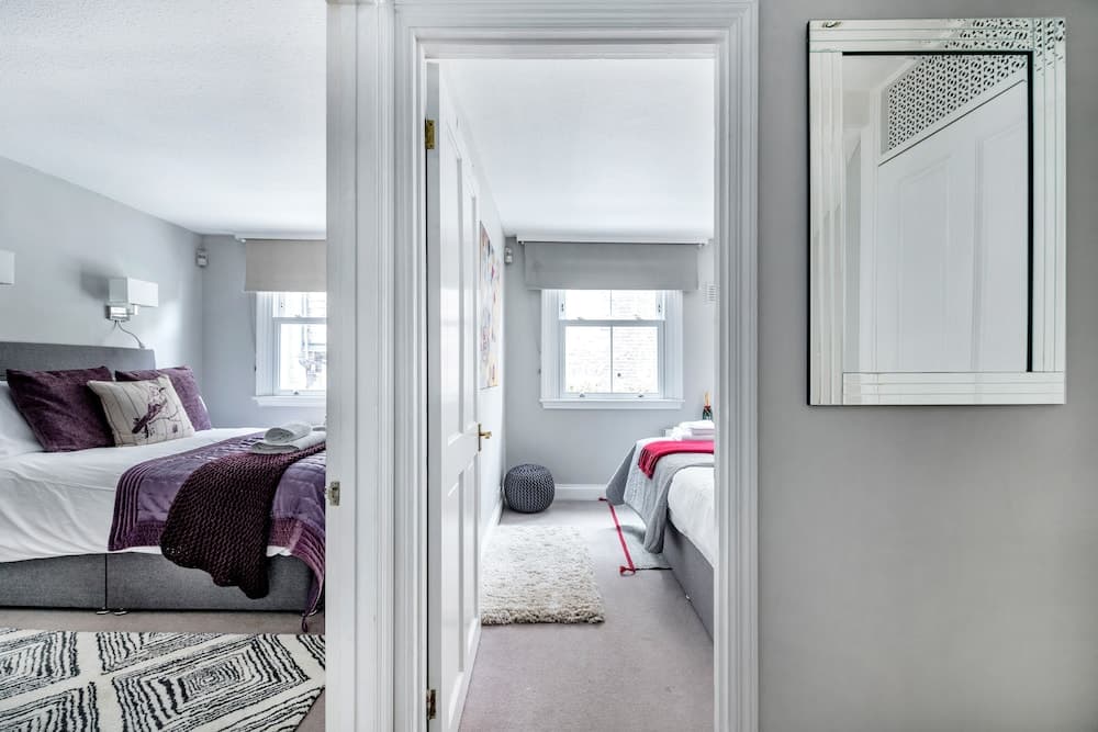 Victoria Mews House - By Sojourn