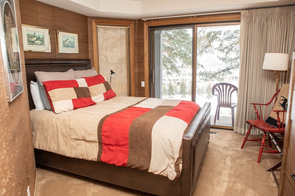 126 Ridgepoint 3 Bedroom Townhouse by RedAwning