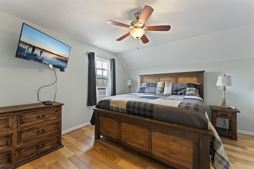 The Lake - 3 Br Home