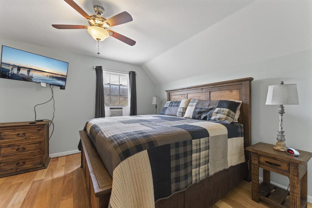 The Lake - 3 Br Home