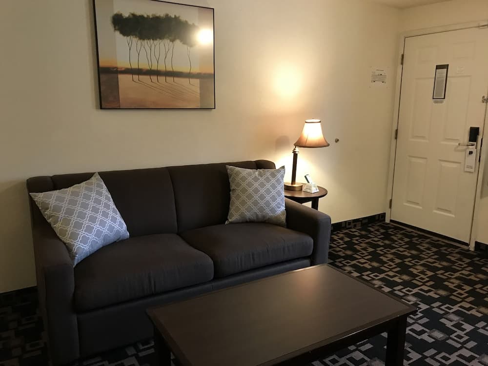 MorningGlory Inn & Suites