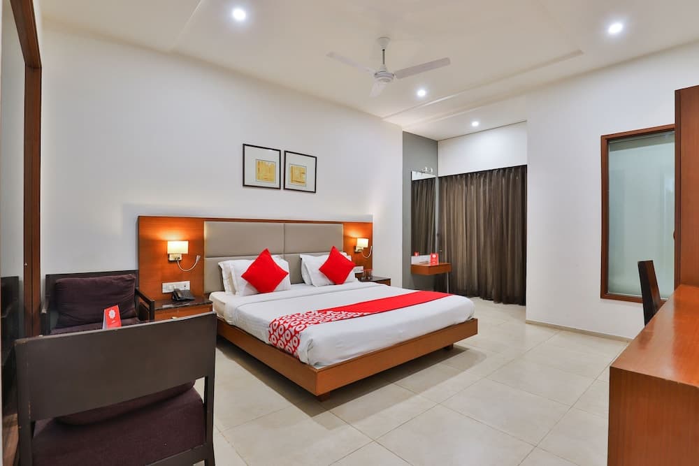 OYO 17283 Greenleaf Club