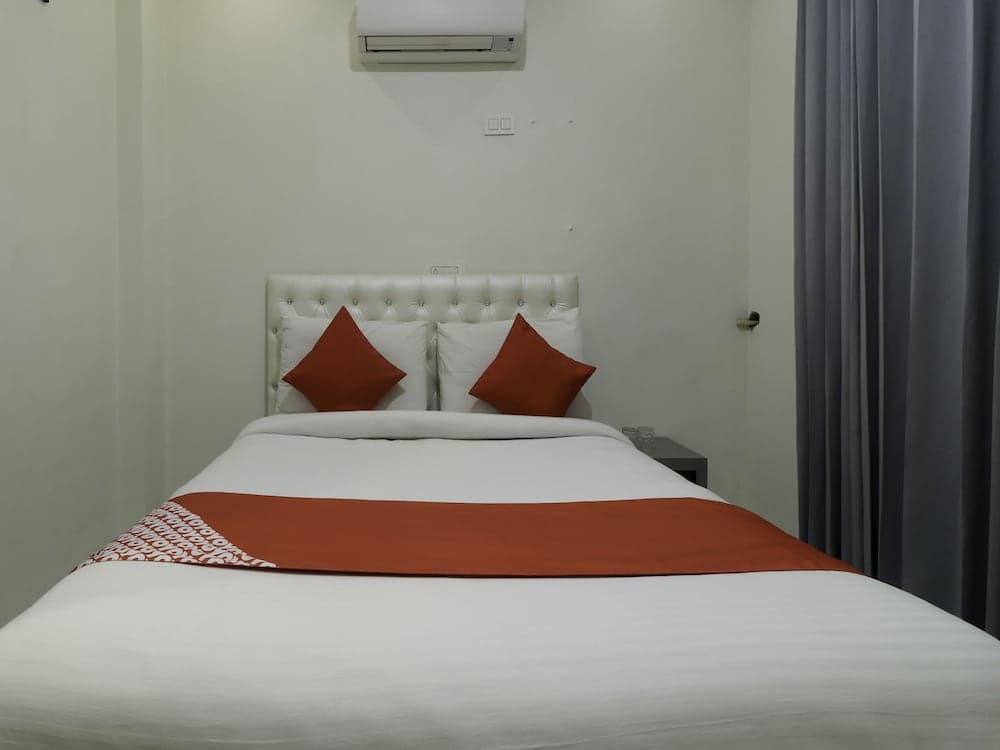 OYO 28722 The Prince Hotel