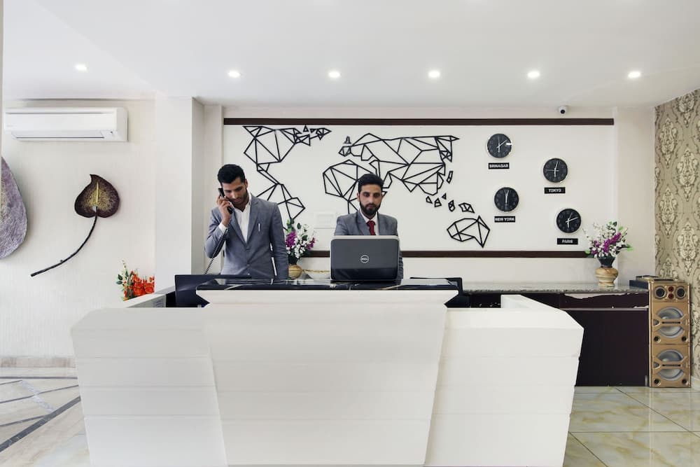 Capital O 28688 The Saffron Hotel