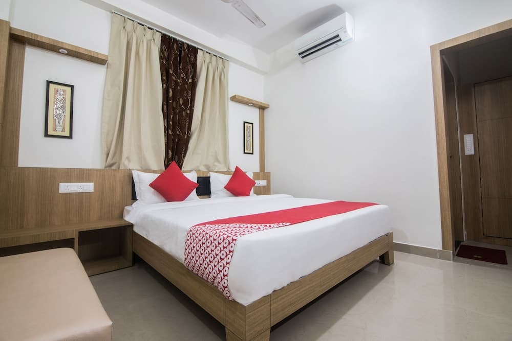 OYO 15700 Spectrum Residency