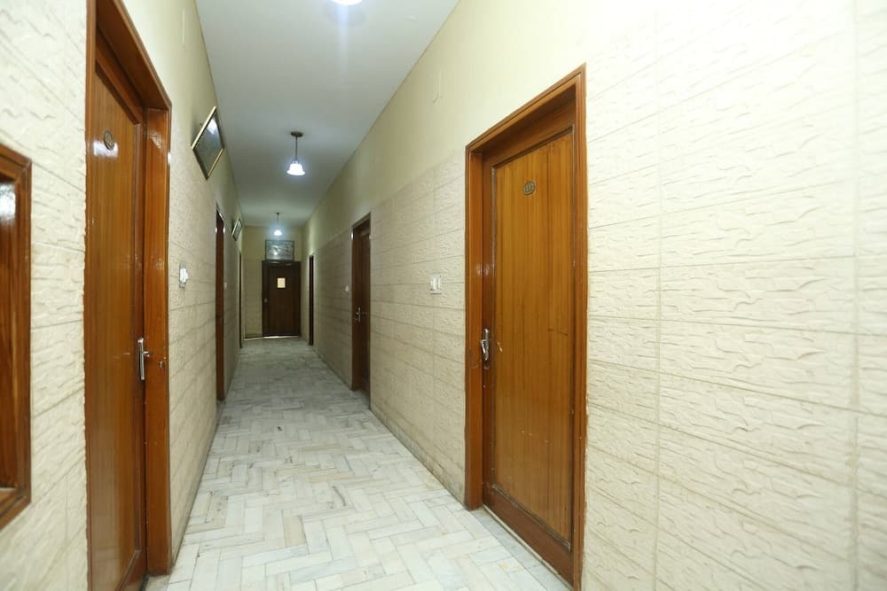 Capital O 15091 Gaurav Boarding House