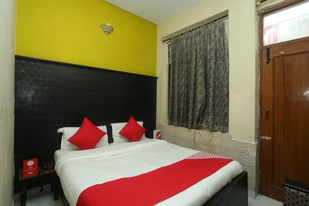 Capital O 15091 Gaurav Boarding House