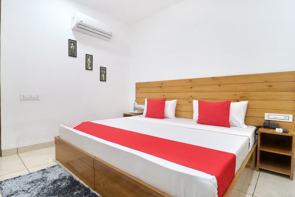 OYO 26606 Hotel R K Grand