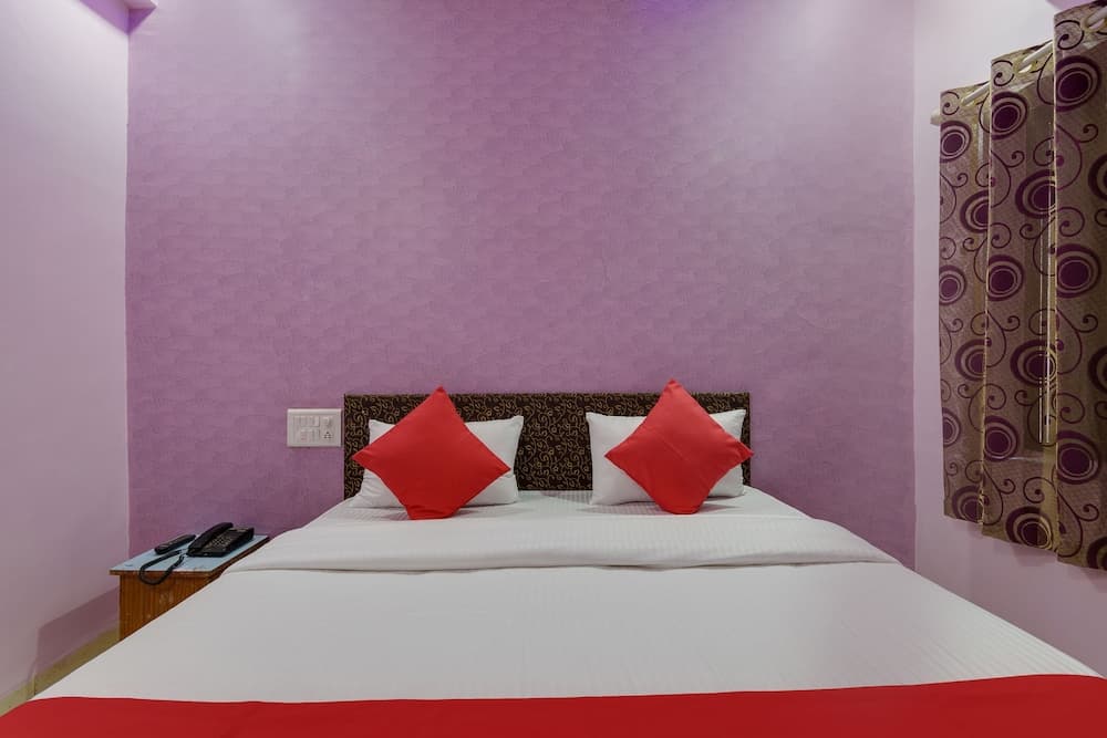 OYO 19830 Hotel Lucky Star