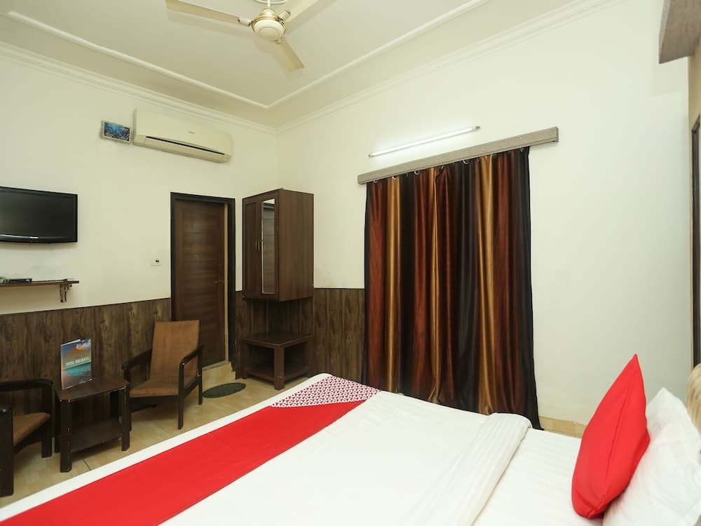 OYO 18429 Hotel Sai President