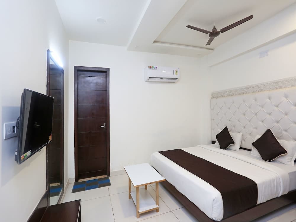 OYO 18422 Central Grand