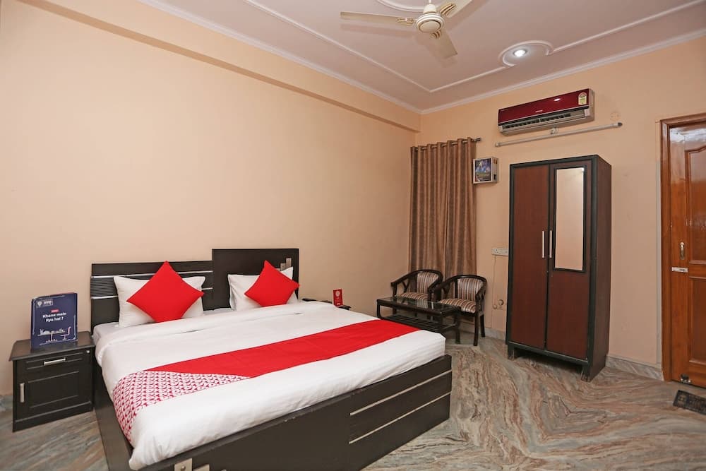 OYO 26823 Hotel Krishna Greens