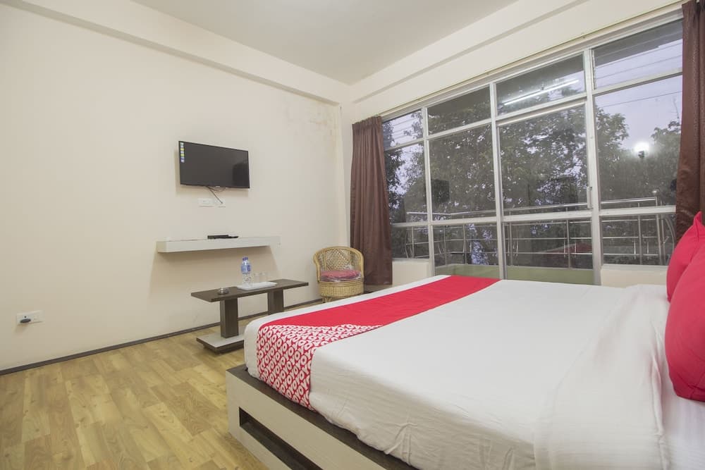 OYO 28084 Hotel Pangolin