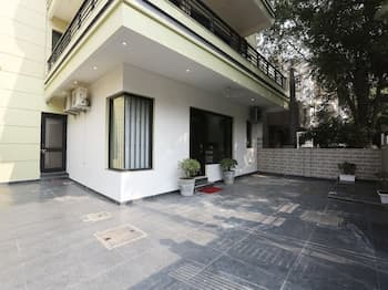 OYO 27674 Dhairya Residency