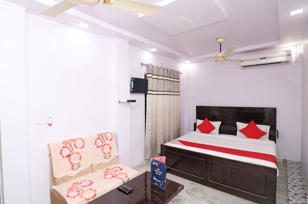 OYO 23207 Hotel Raj Shree