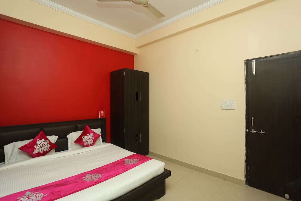 OYO 17204 Vrindawan Galaxy