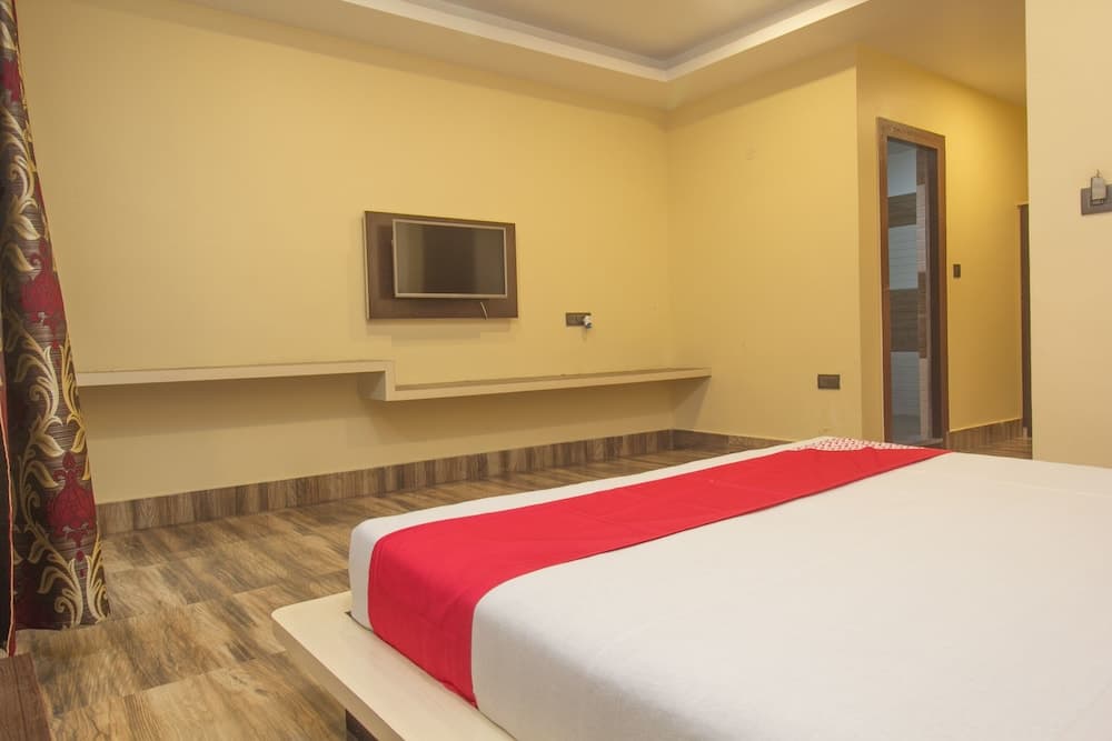 OYO 28105 Hotel Blue Sapphire