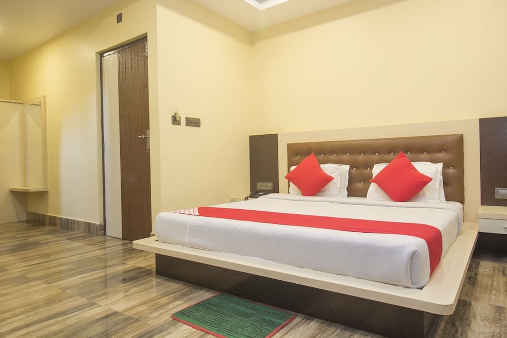 OYO 28105 Hotel Blue Sapphire