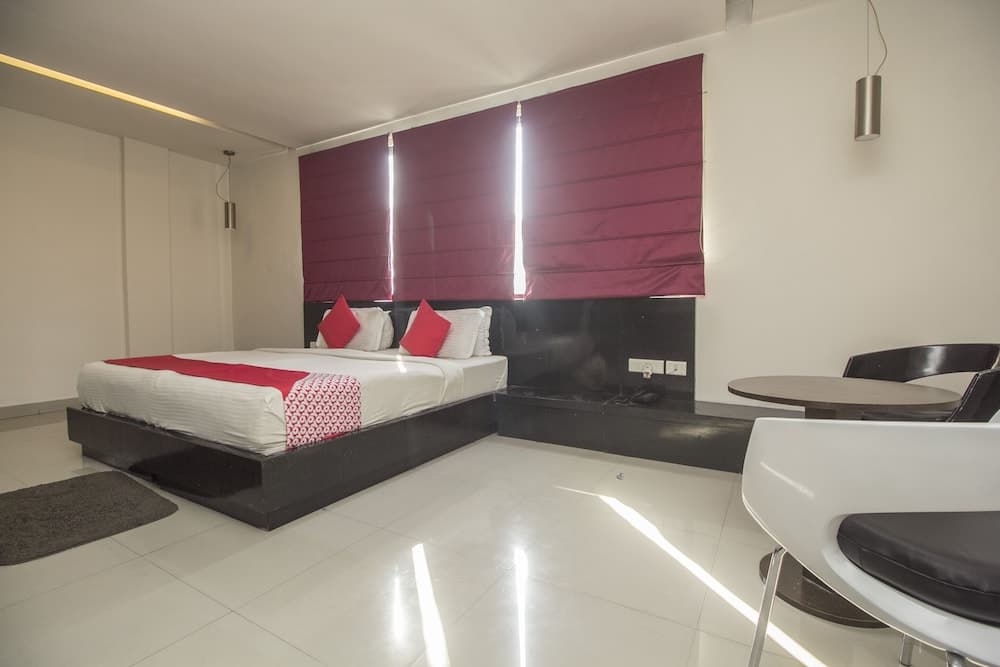 OYO 28171 Kava Suites