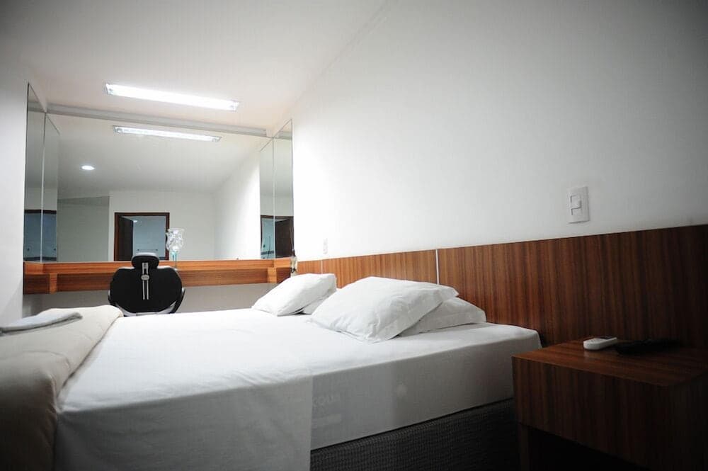 BOMBONATO HOTEL - Fácil Acesso ao Aeroporto e parque de Exposições ABCZ