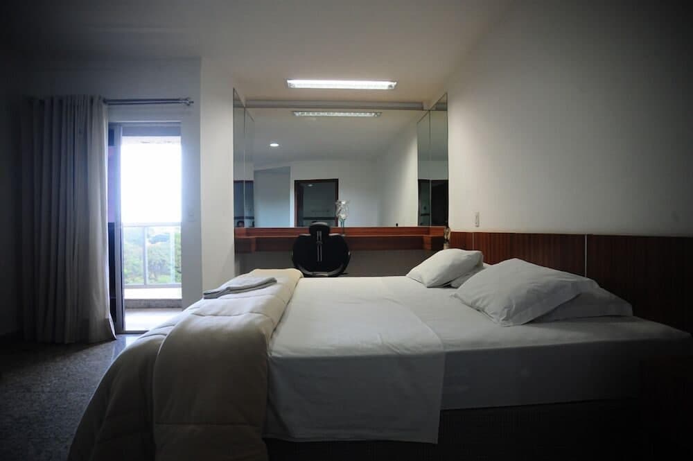 BOMBONATO HOTEL - Fácil Acesso ao Aeroporto e parque de Exposições ABCZ