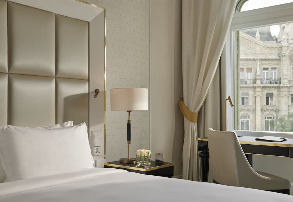 Párisi Udvar Hotel Budapest, part of Hyatt