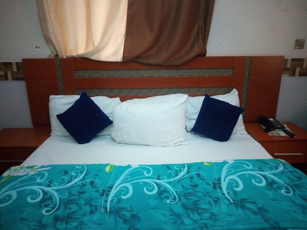 Bayse One Place Jericho