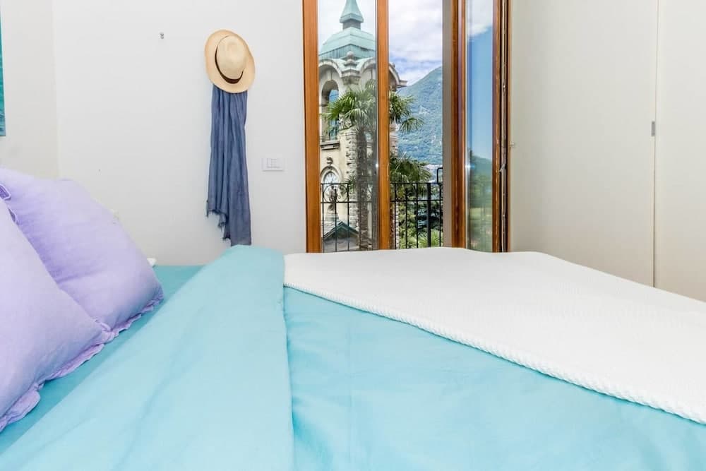 JOIVY Lake Como Waterfall House