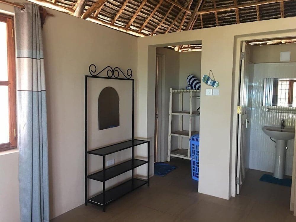 Driftwood Beach Lodge