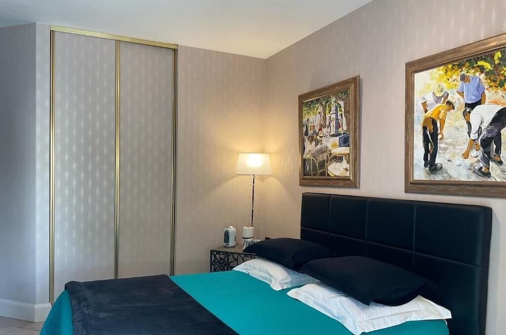 Villa l'Olivier, Chambre d'Hôtes Les Volets Bleus