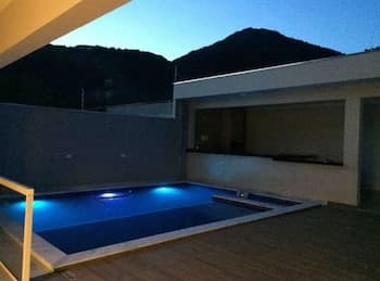 Casa com piscina em Caraguatatuba