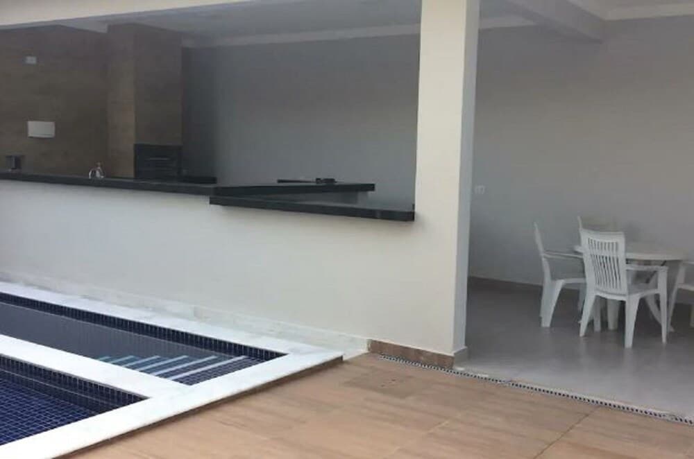 Casa com piscina em Caraguatatuba