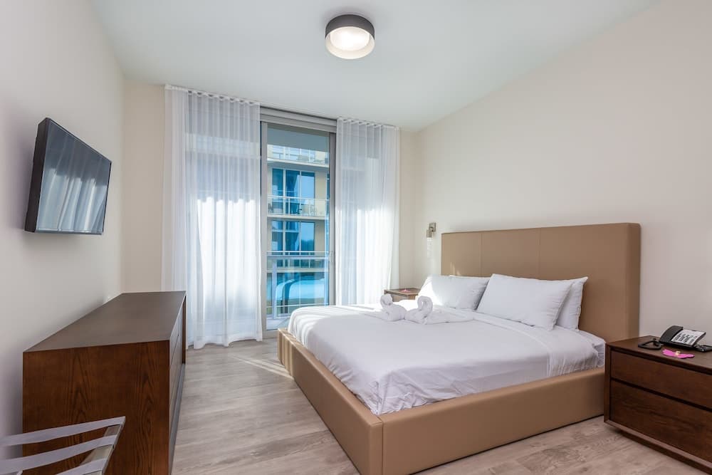 Private Luxury Condos at Costa Hollywood