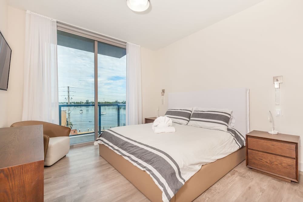 Private Luxury Condos at Costa Hollywood